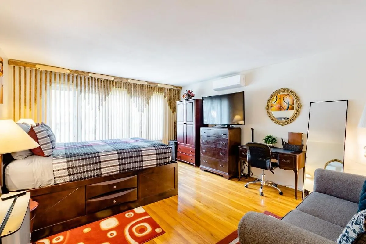 Spacious Comfy Room In Cozy Classy Duplex New York 2*,  United States